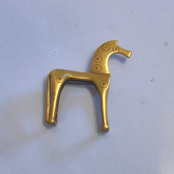 Vintage Brass Trojan Horse Brooch - Picture 4 of 10